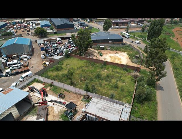 1,000M² INDUSTRIAL YARD TO LET IN ALRODE SOUTH